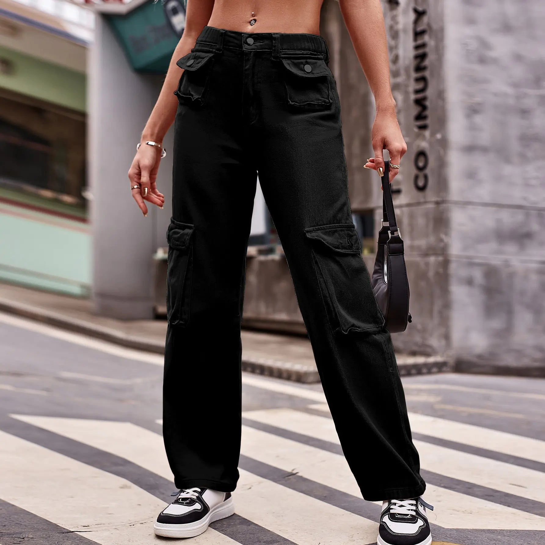 Casual Women's Jeans with Multi-pocket Design