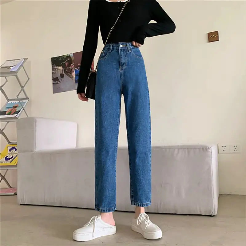 High Waisted Loose Fitting Women's Jeans